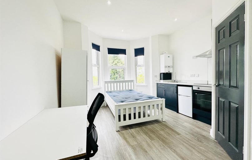 Park Road, Lenton, Nottingham - Image 1